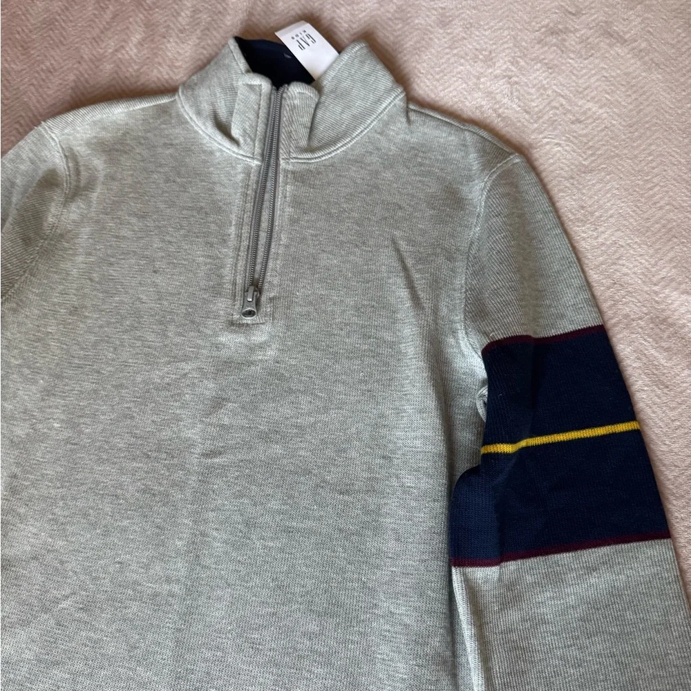 NWT Gap sweater - size L - Picture 3 of 5